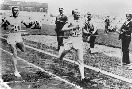 paavo_nurmi_edges_out_teammate_vilho_ritola_at_the_tape_the_finnish_duo_placed_1st_and_2nd_respectively_in_the_event.jpg