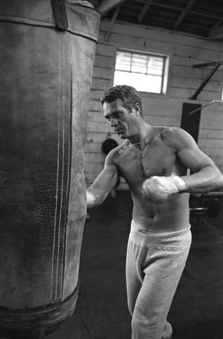 steve_mcqueen_working_out_at_the_gym_on_the_paramount_pictures_lot_1963.png