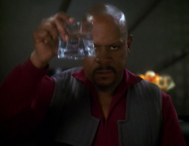 benjamin_sisko_toasts_the_good_guys.jpg