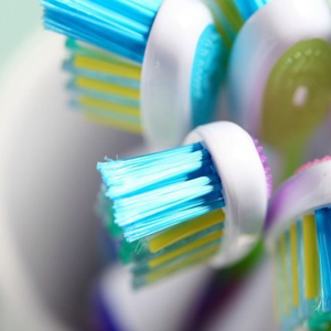 Sokkoló igazság a fogkefék tisztaságáról