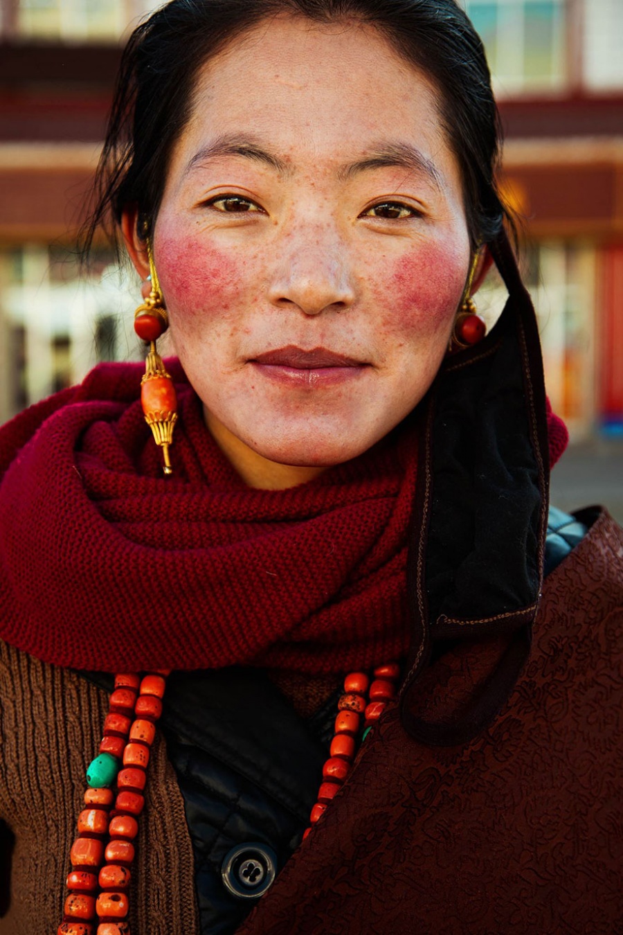 196455-r3l8t8d-900-different-countries-women-portrait-photography-michaela-noroc-15-tibet-china-1.jpg