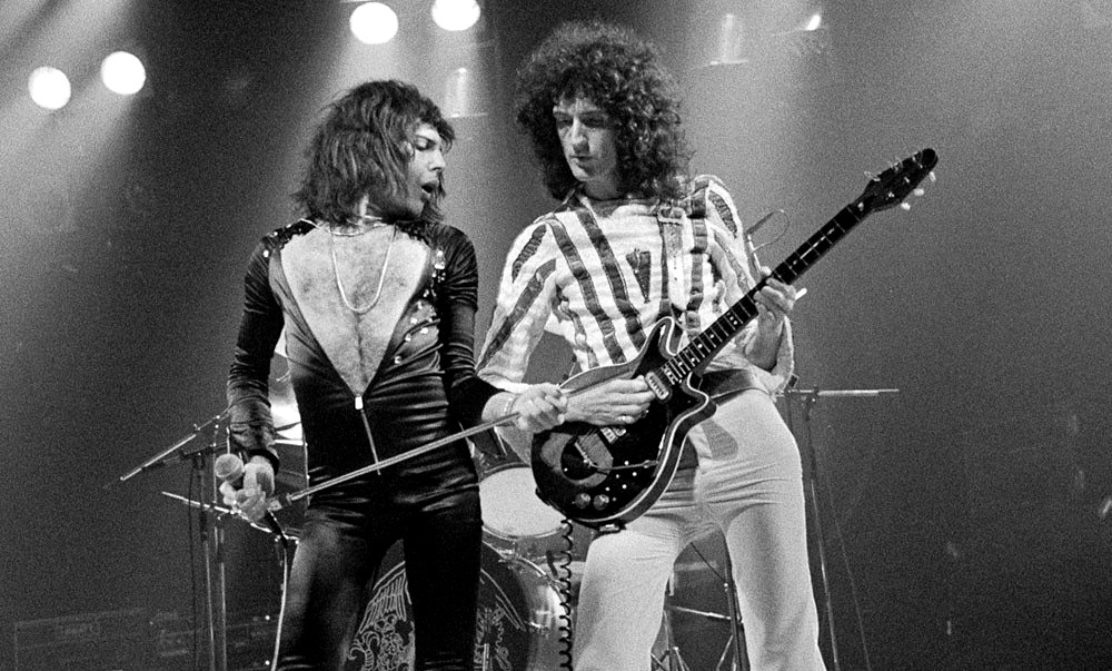 freddie-mercury-and-brian-may-on-stage-in-70s.jpg