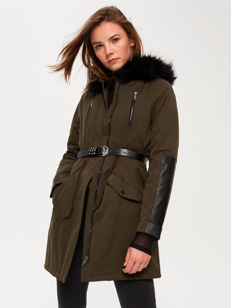 <a href=‘http://www.sin-say.com/hu/hu/collection/special/new/rk218-87x/ladies-coat‘ target=‘_blank‘ rel=‘noopener noreferrer‘>Sinsay</a></p>