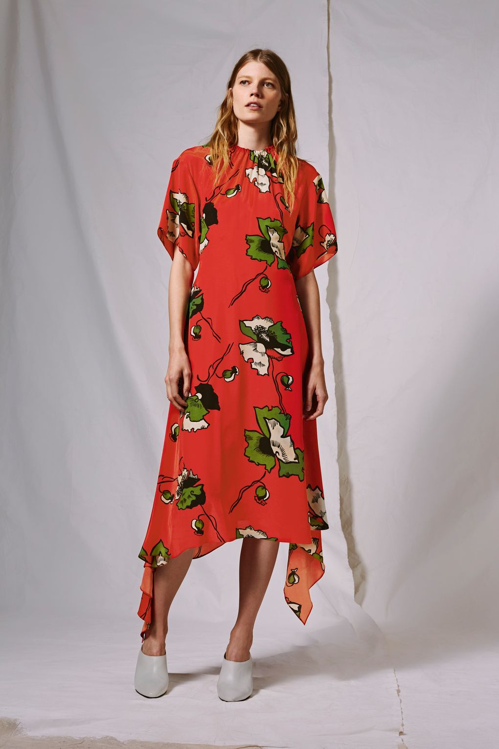 <a href=‘http://www.topshop.com/en/tsuk/product/new-in-this-week-2169932/new-in-fashion-6367514/silk-poppy-skater-dress-by-boutique-6910827?bi=0&ps=20‘ target=‘_blank‘ rel=‘noopener noreferrer‘>Topshop</a></p>