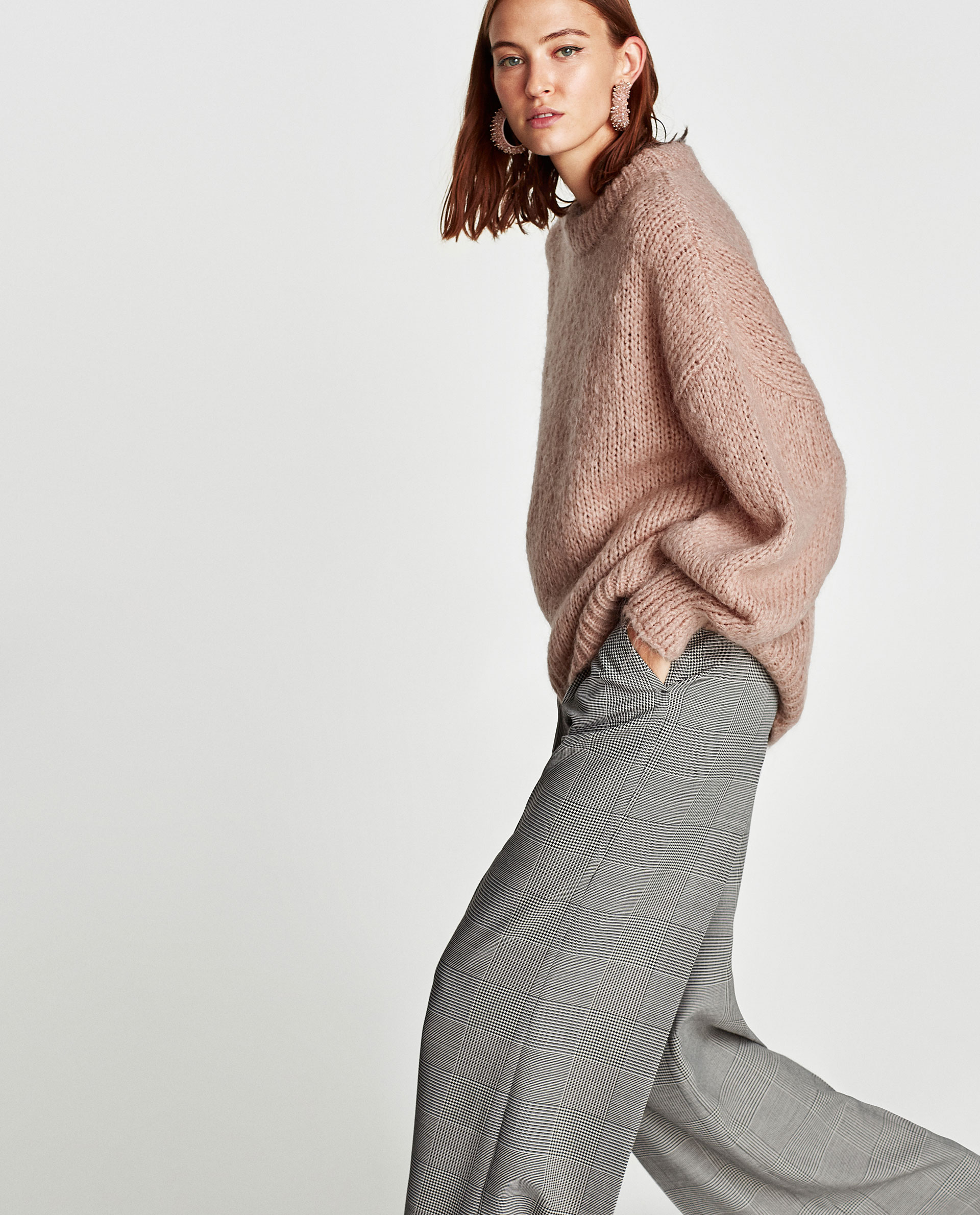 <a href=‘https://www.zara.com/hu/en/woman/knitwear/view-all/mohair-sweater-with-puffy-sleeves-c733910p4913011.html‘ target=‘_blank‘ rel=‘noopener noreferrer‘>Zara</a></p>