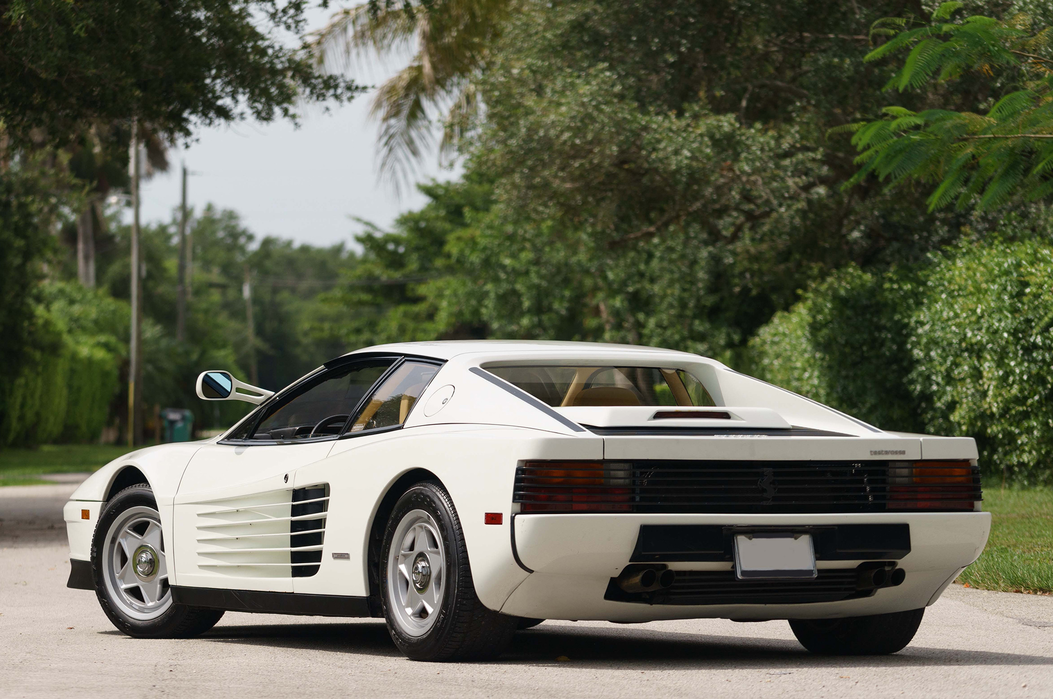 1986-ferrari-testarossa-miami-vice-hero-car-rear-three-quarter.jpg