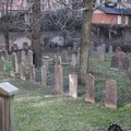 Kis temető a házak közt