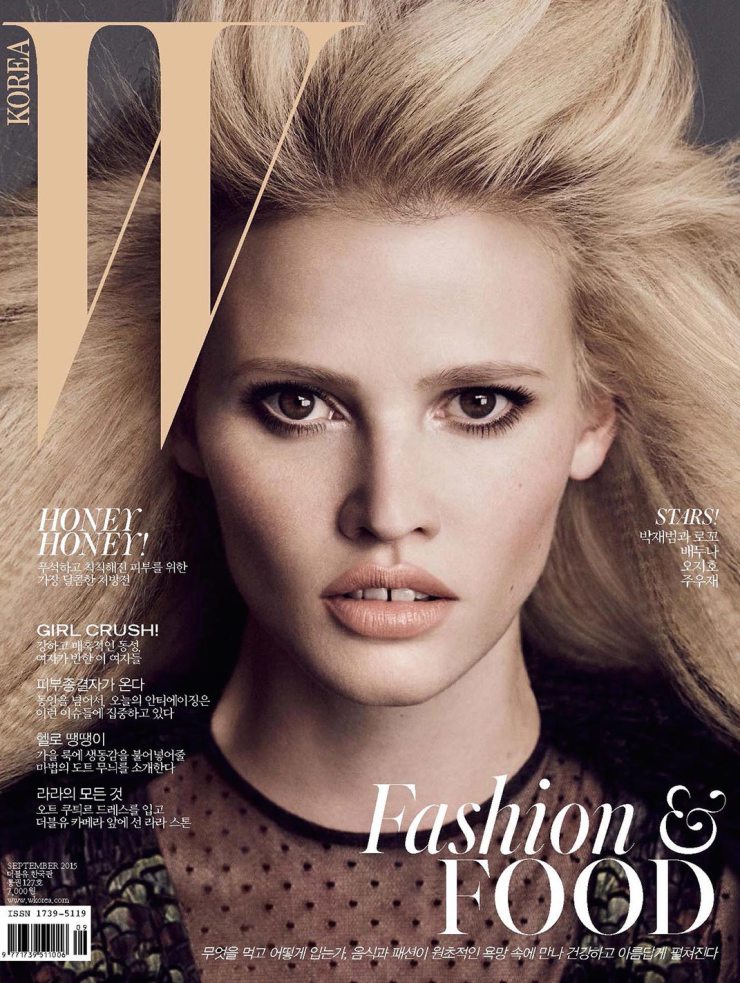 Lara Stone pucérkodik - Strange's fashion & gossip