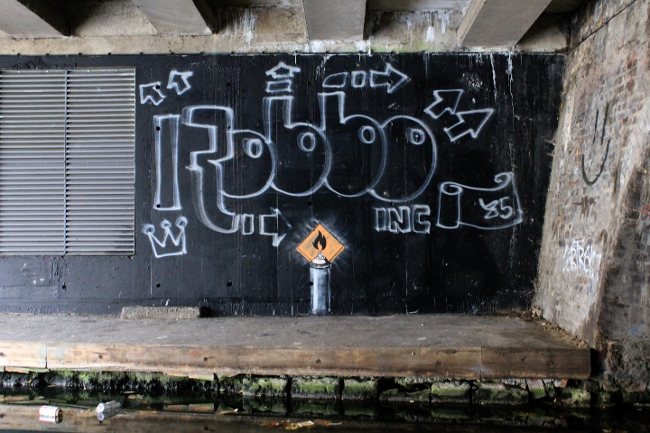Banksy-King-Robbo-Cartrain-Camden-London-1.jpg