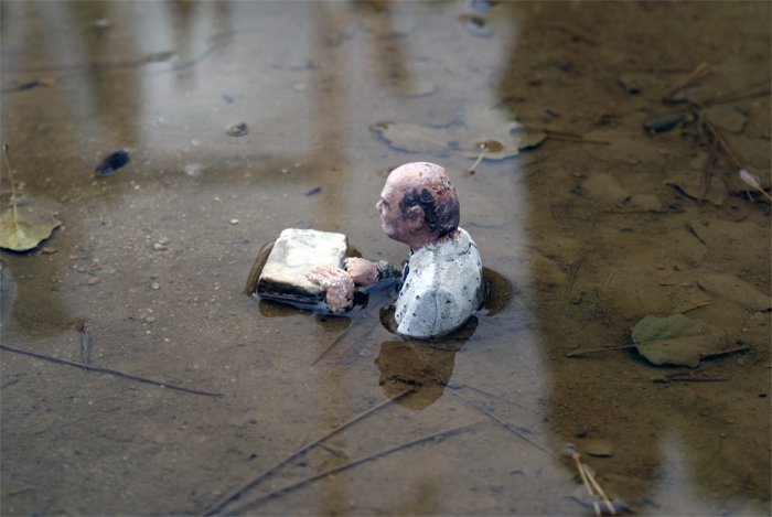 street_art_isaac_cordal_4.jpg