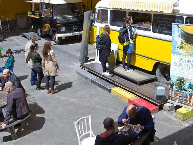 Érdekel egy egész udvarnyi Street Food?