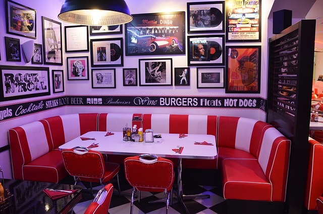 corner-table-1168607_640.jpg