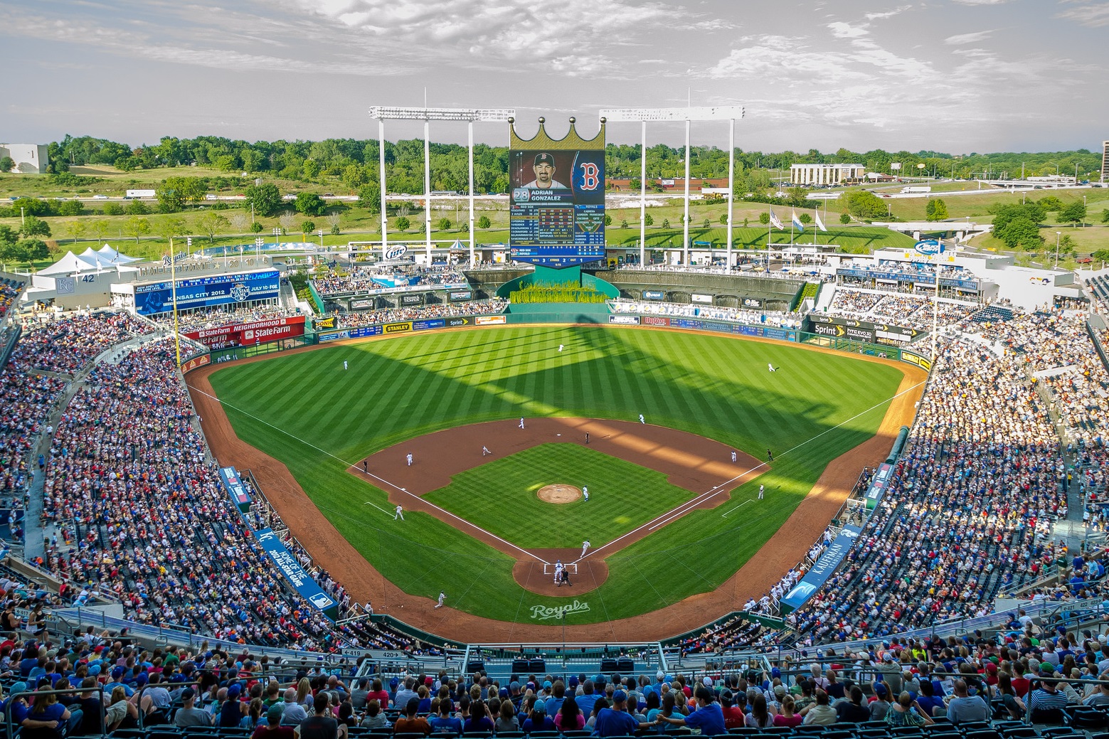 kansas_city_kauffman_stadium.jpg