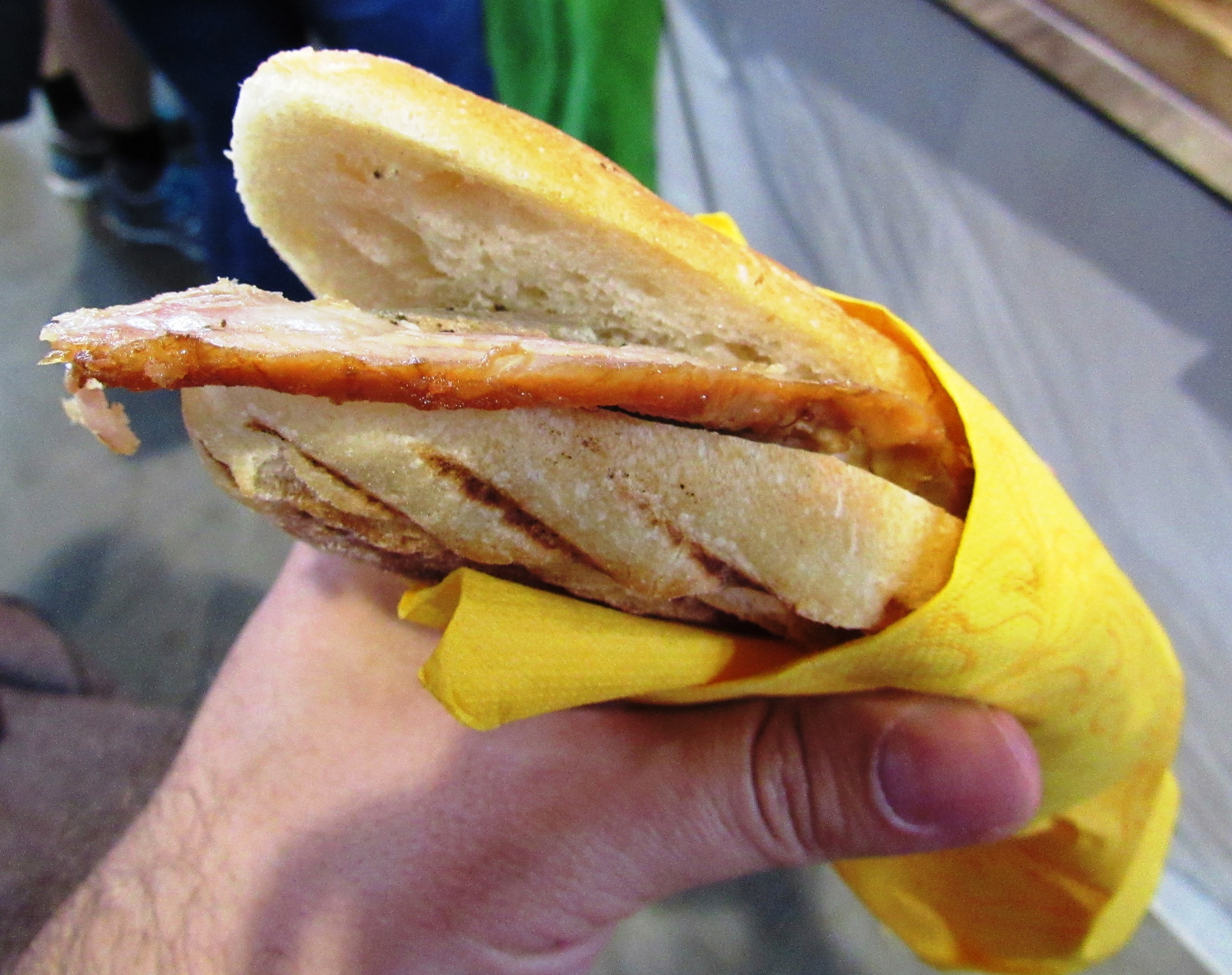Szopós malac szendvics (porchetta)