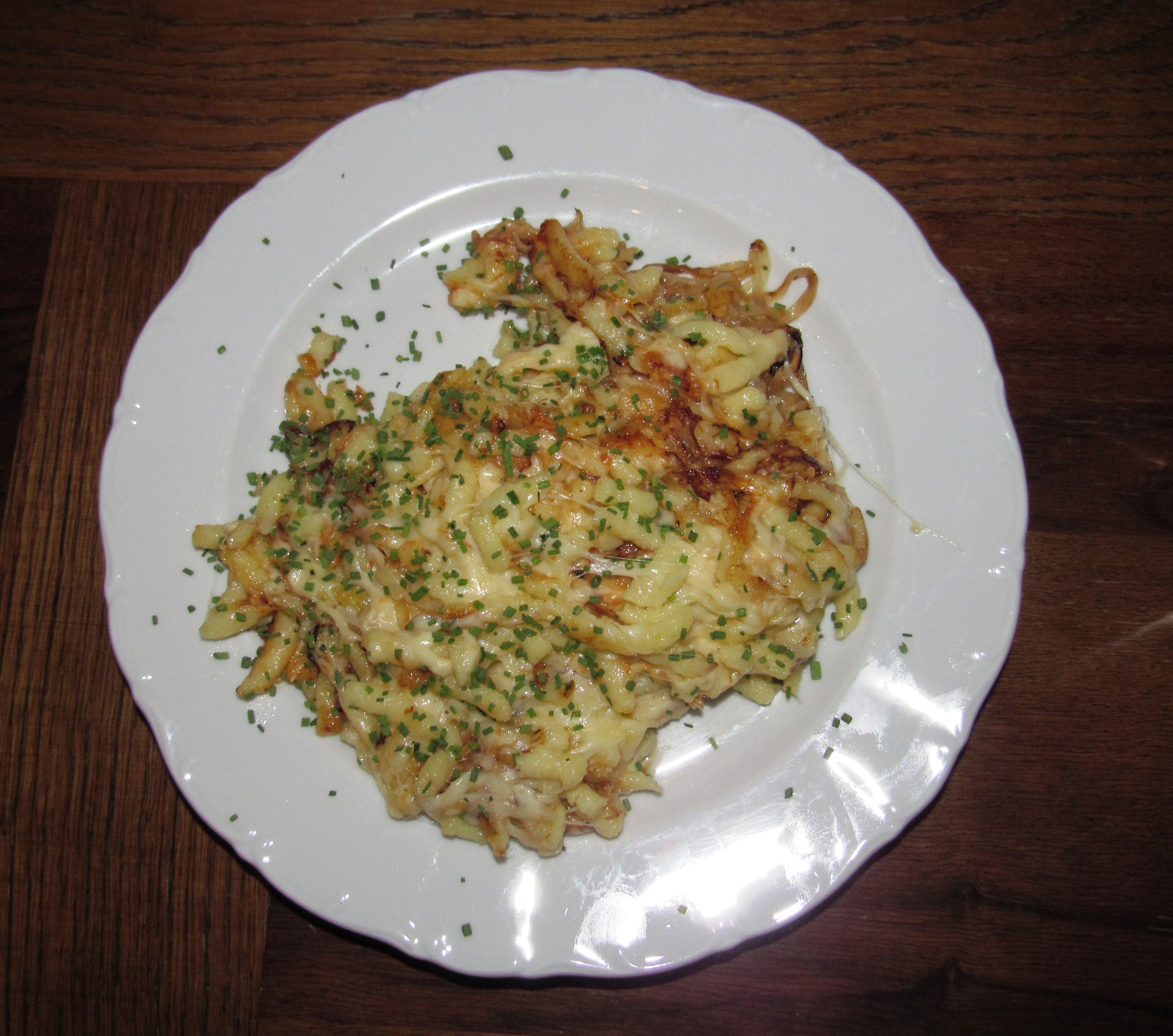 Käsespätzle mit Beilagensalat (a saláta nem látszik)