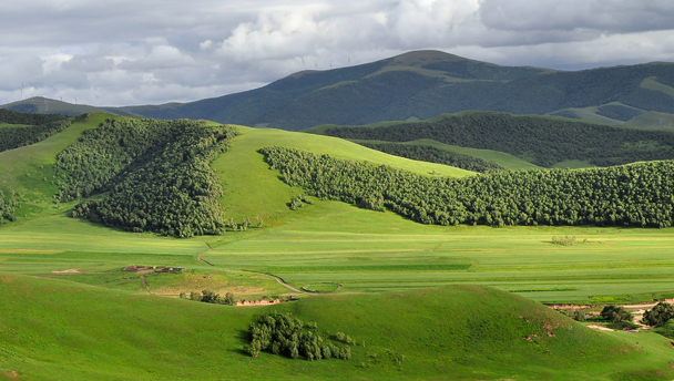 hebei-bashang-grasslands-hills_608x344.jpg