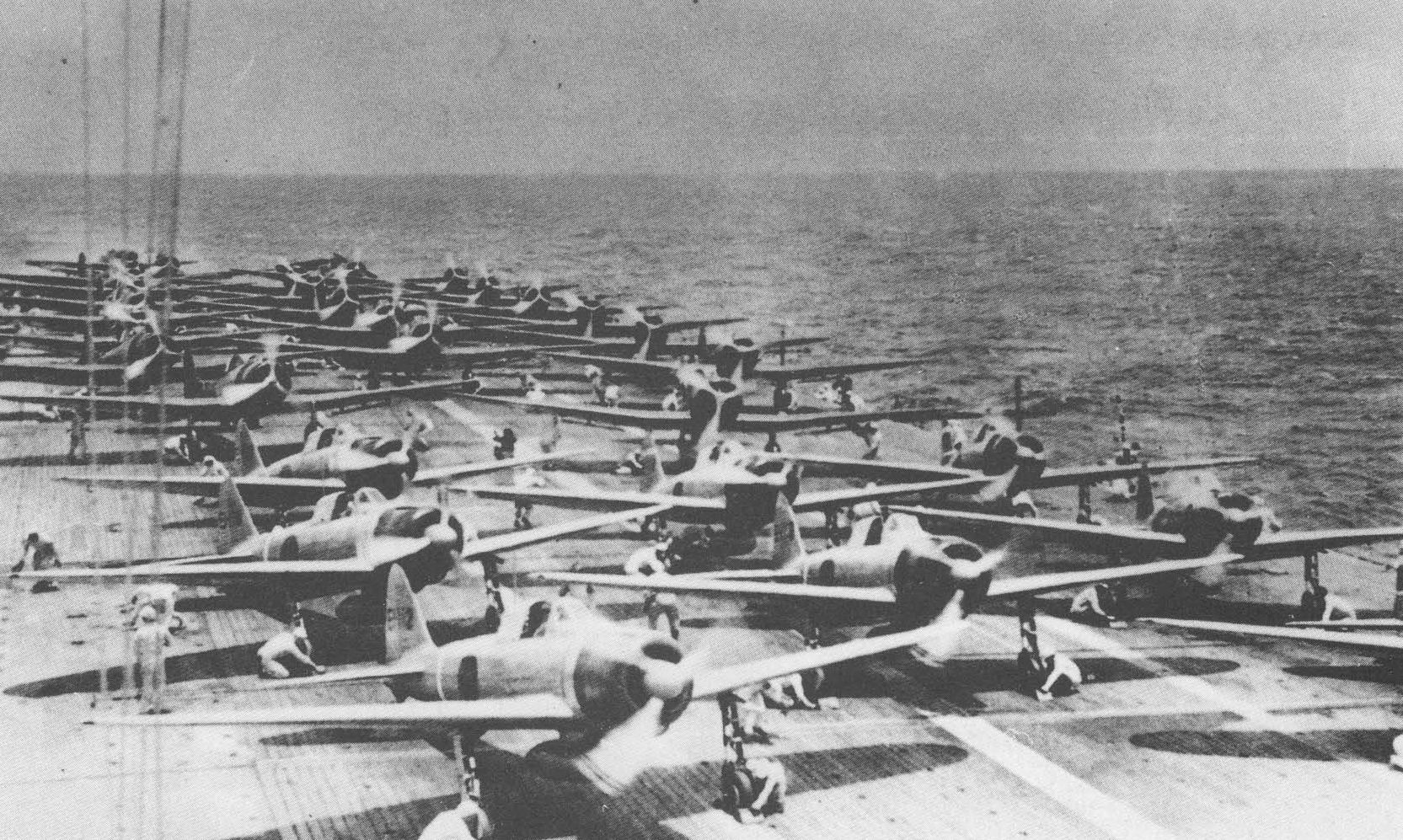 Zero-k pörgetik fel motorjaikat, hogy megkezdjék útjukat Pearl Harbor irányába.