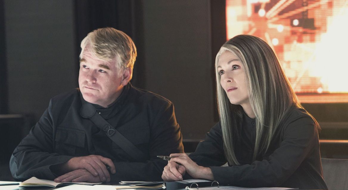 Mockingjay-Part-1-Phillip-Seymour-Hoffman-and-Julianne-Moore_1.jpg