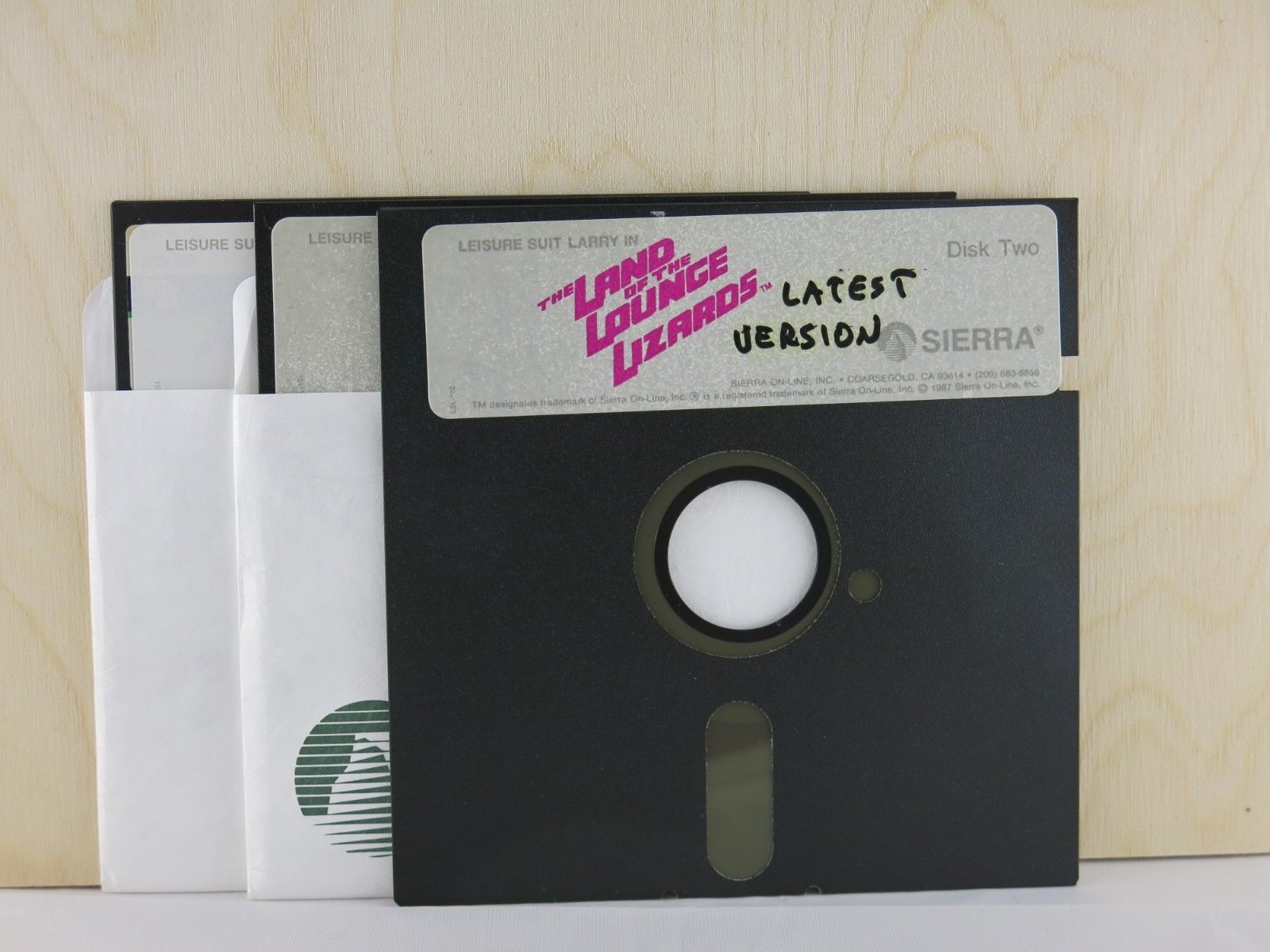 Az első Larry-játék eredeti forráskódjait tartalmazó hajlékonylemezek.