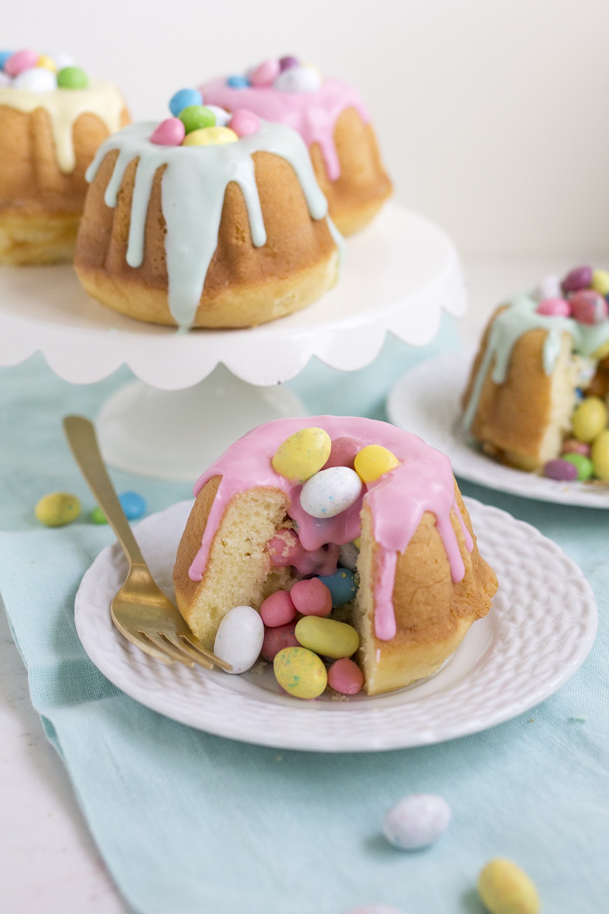 surprise-inside-mini-easter-bundt-cakes-12.jpg