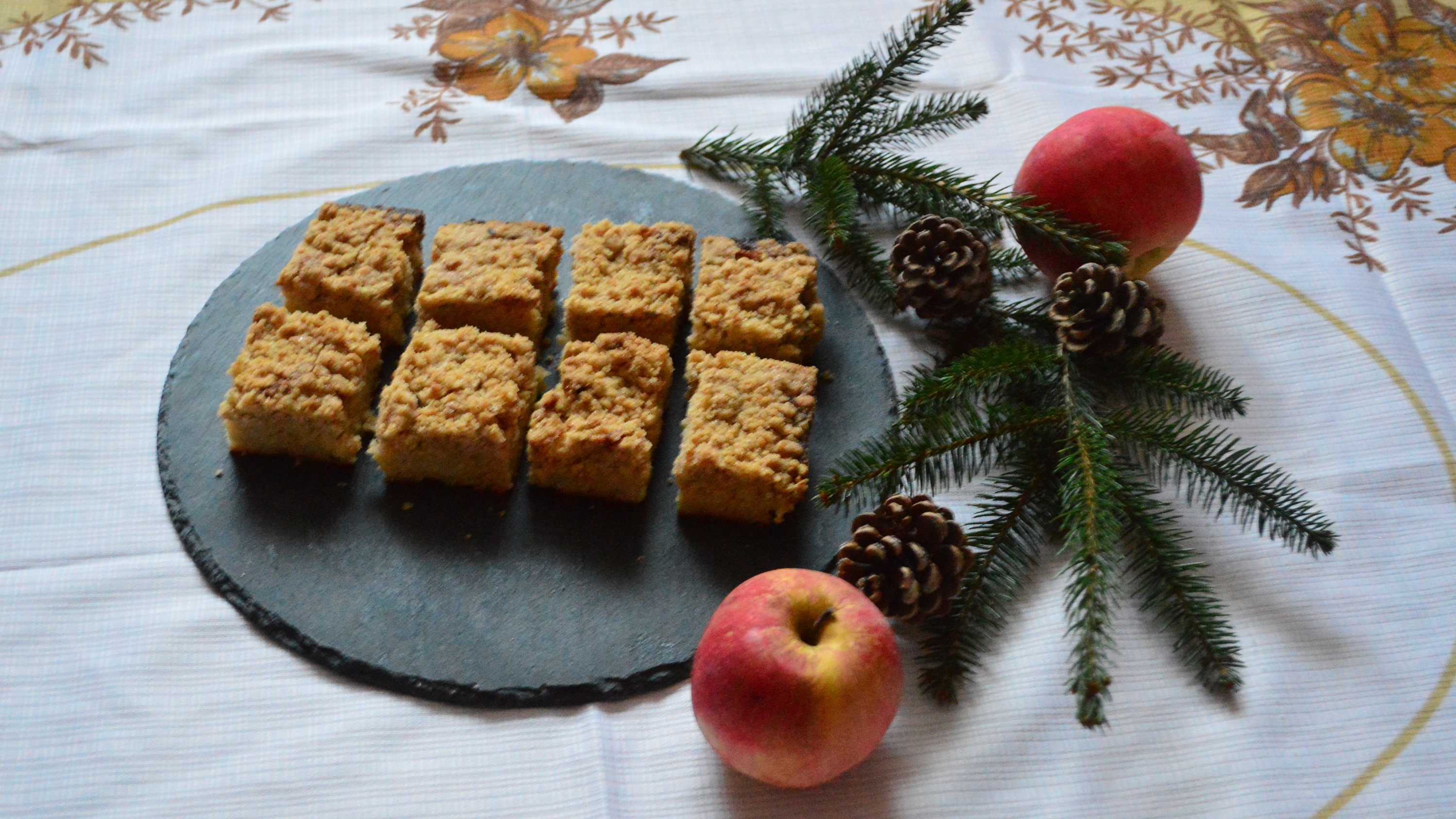 Almás crumble blondie