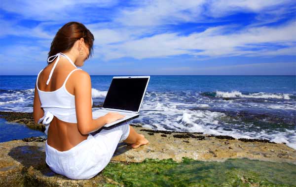 girl-laptop-beach.jpg