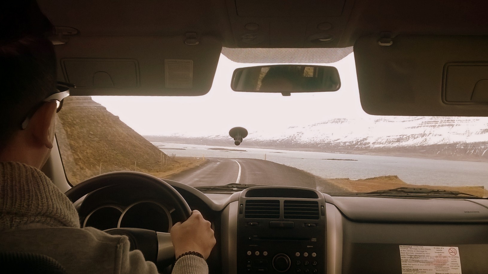 Maláj - izlandi autóban