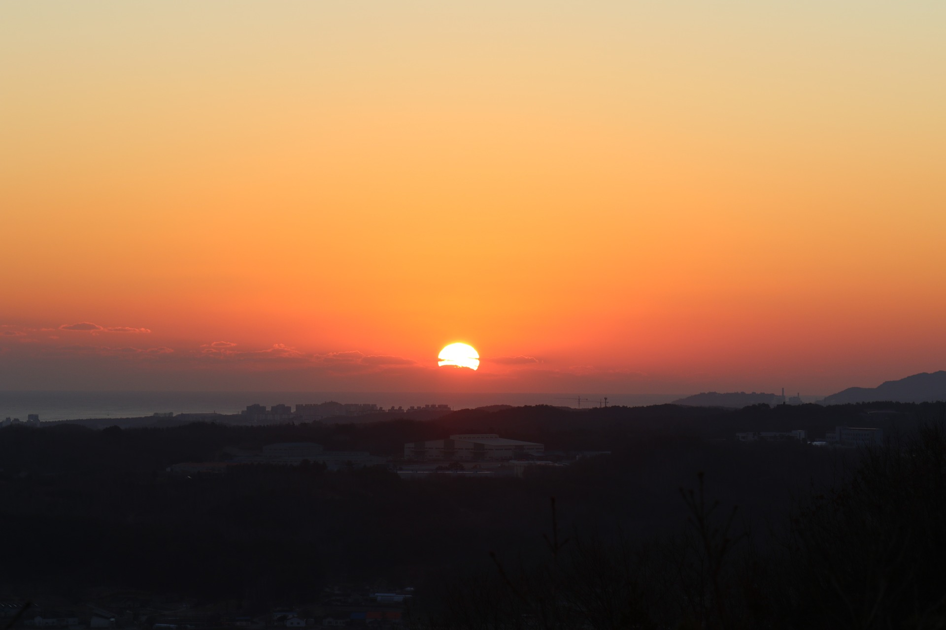 sunrise-3053447_1920.jpg