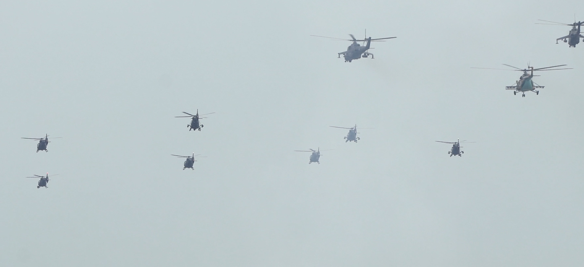 210820_legi-parade-helikopterek.jpg