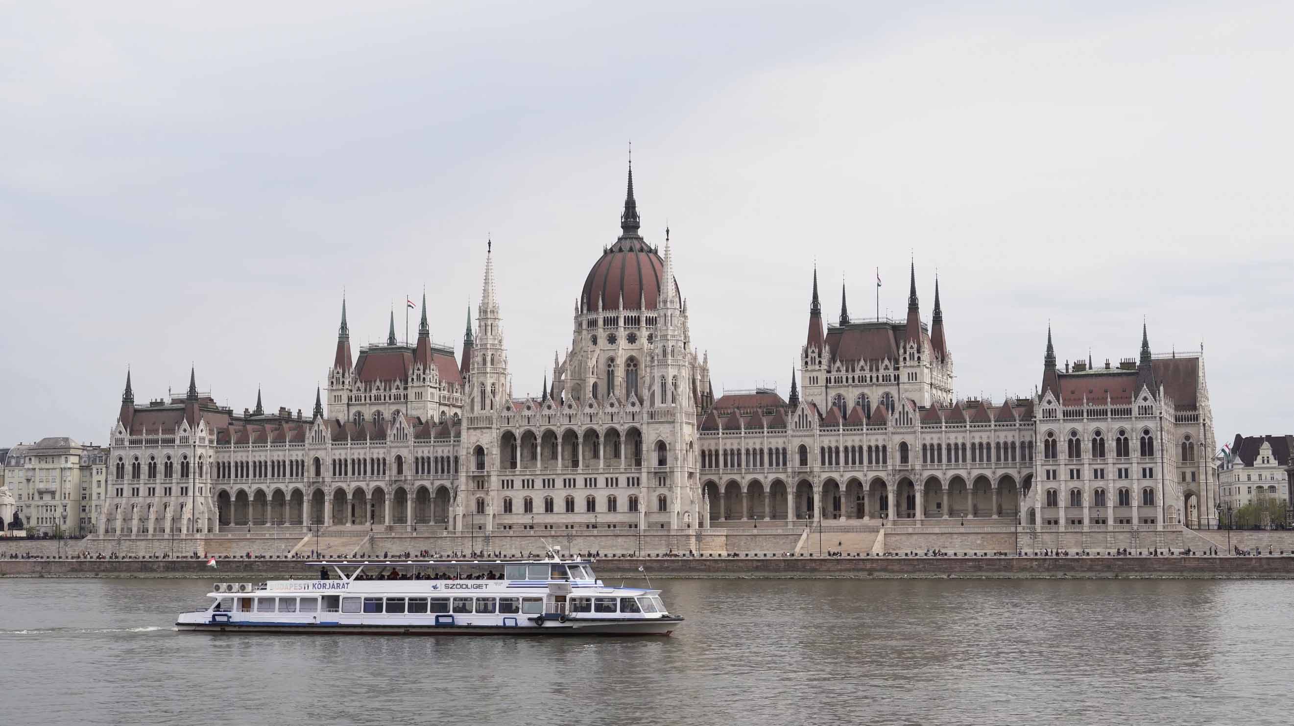 220415_mahart-budapest-korjarat-parlament.jpg