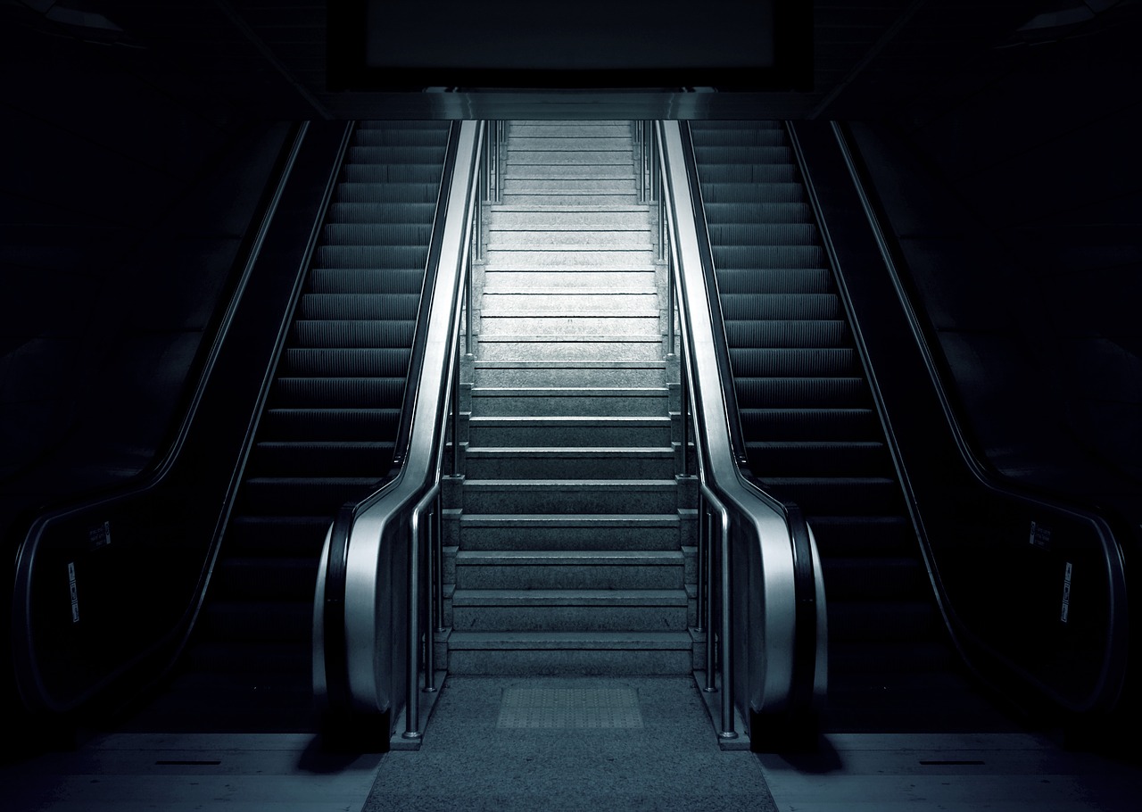 escalator-769790_1280.jpg