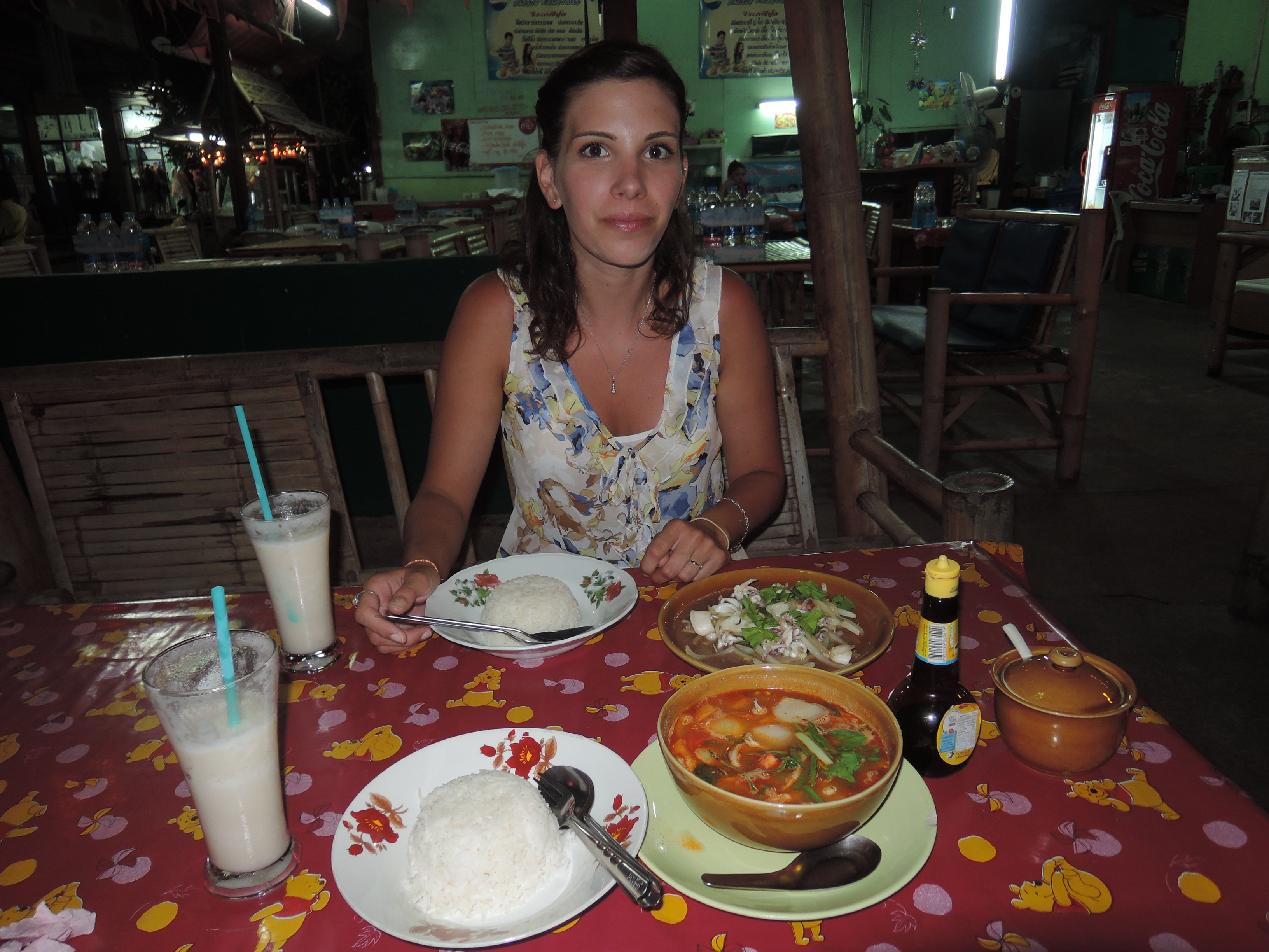 Oyster szószos zöldségek és kurva fűszeres Tom Yam leves - utólag kiderült hogy levesben van 3 fűszernövény, amit a thaiok sem esznek meg,csak a gyanútlan utazó :)