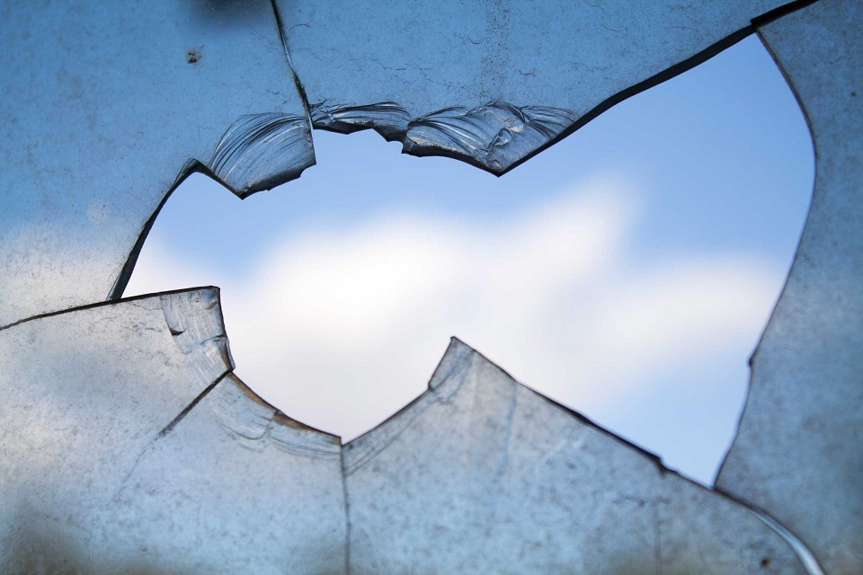 broken-window-960188_960_720.jpg