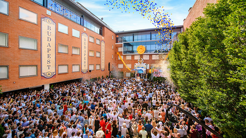 scientology-budapest-opening-wide-ribbon-pull_05c1576_hu_hu.jpg