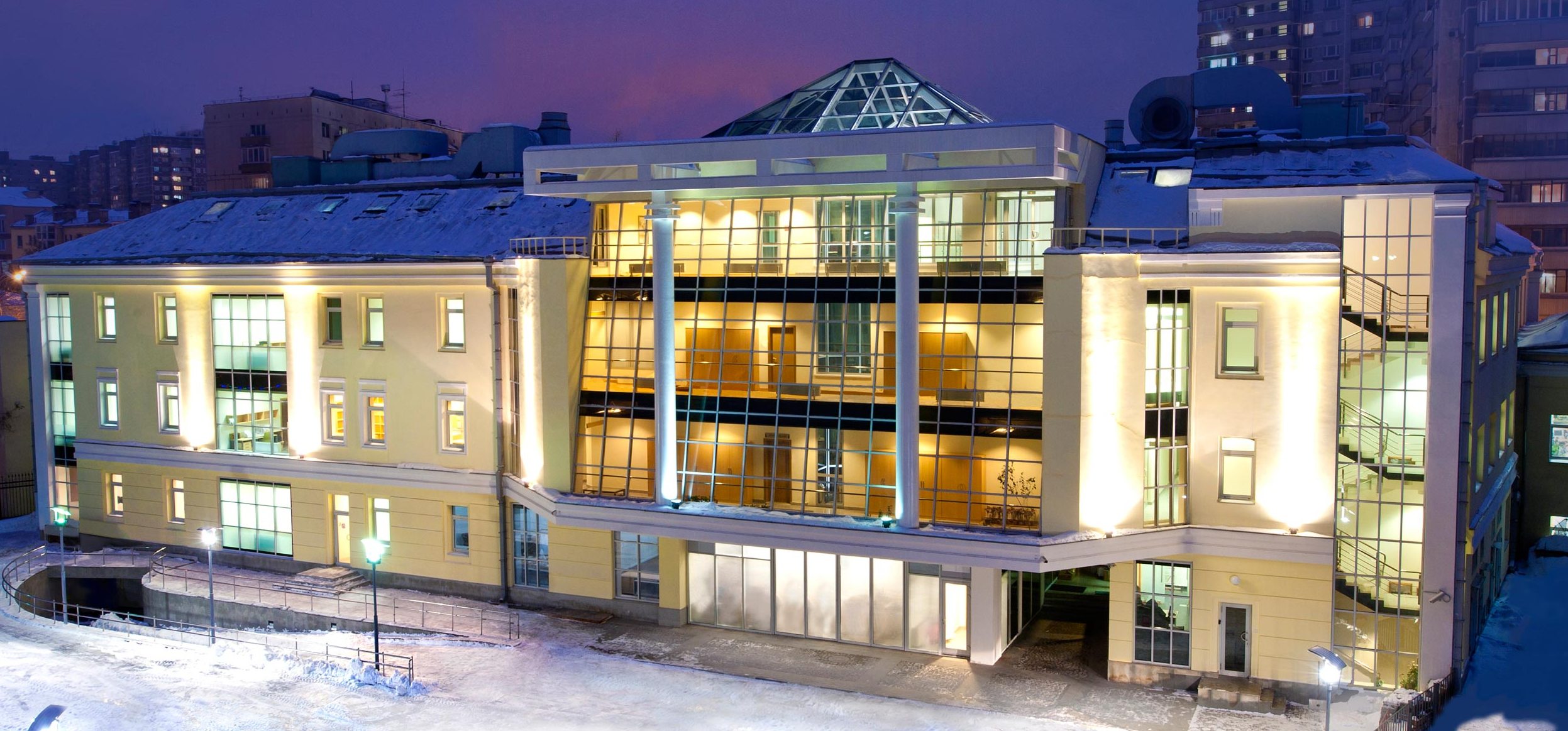 11_scientology_moscow_exterior_dusk_0.jpg