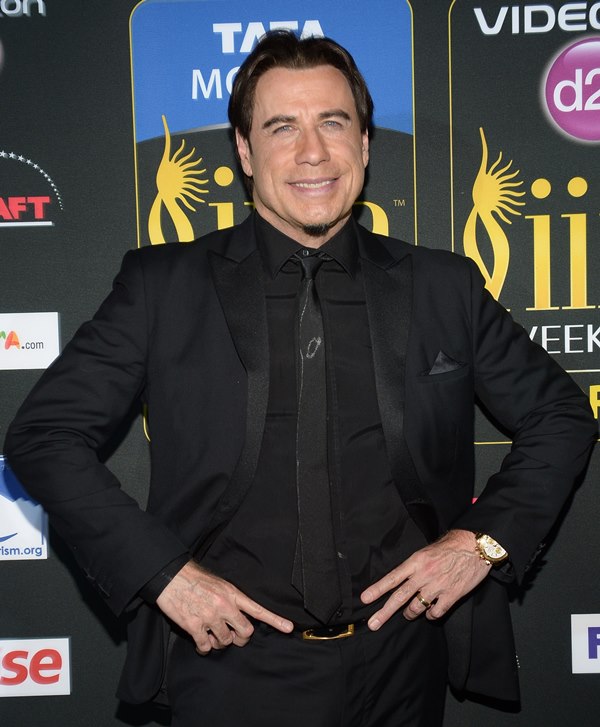 travolta-dancing-28apr14-01.jpg