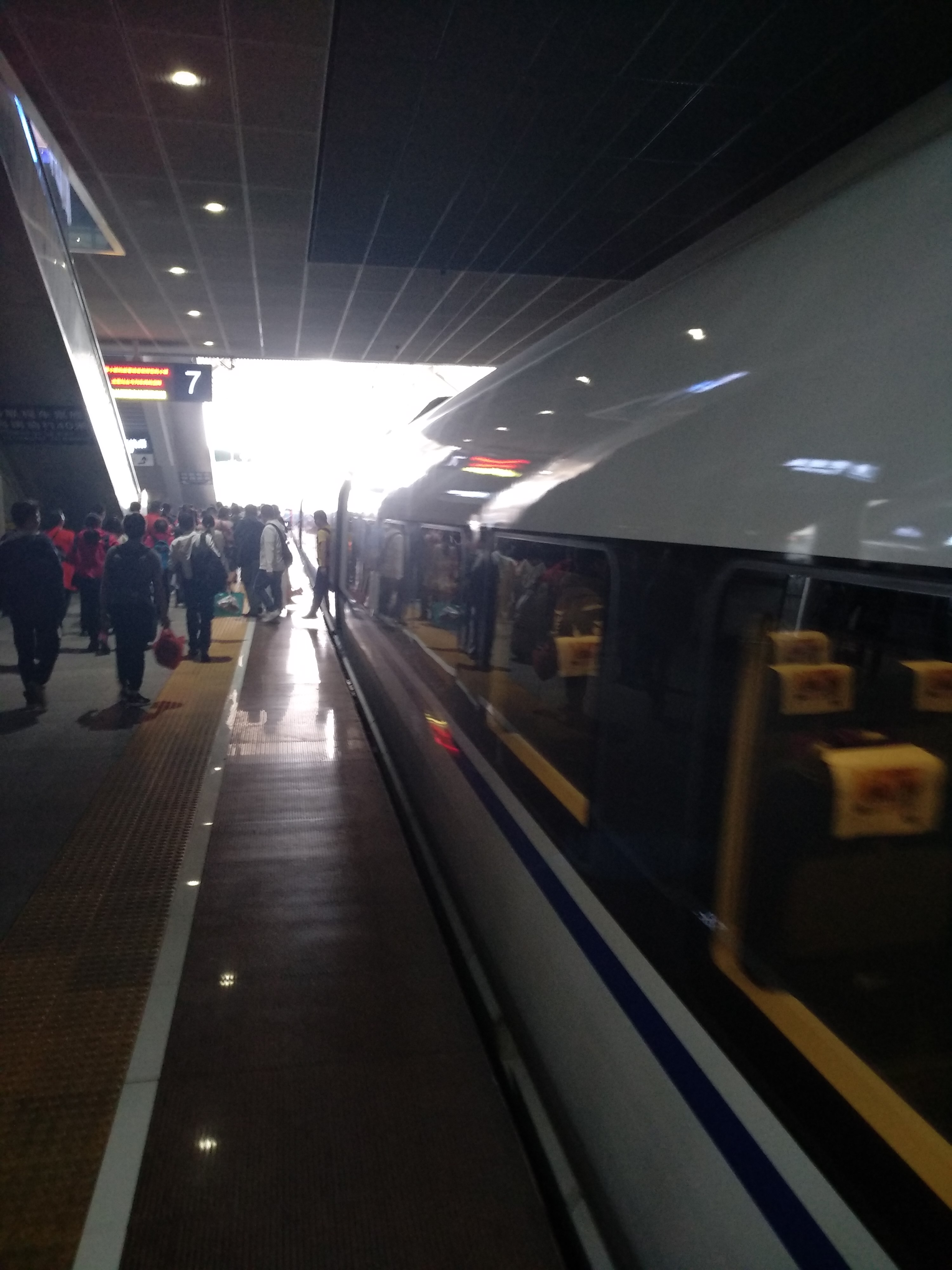 Shenzhenbei állomásra érkezvén