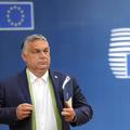 Egyszerre két oldalról szorongatnák meg Orbán Viktor rendszerét