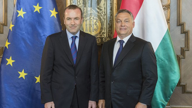 Weber megmentheti, de akár el is süllyesztheti Orbánt