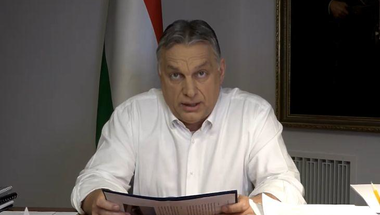 A szakadék széléről rántotta vissza Orbánt saját frakciója