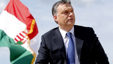 Orbán Viktor lenézett a nagy semmibe, és szédülni kezdett