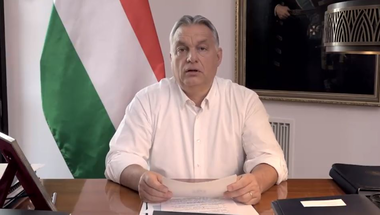 Orbán Viktor azok ellen hergel, akiktől pénzt tarhál