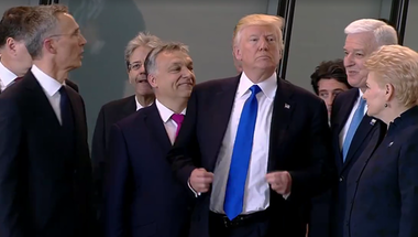 Trump és Orbán összeborulnak, és kölcsönösen benyújtják egymásnak a számlát