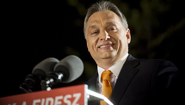 A Fidesz a demokrácia paródiájává züllesztené az áprilisi választást