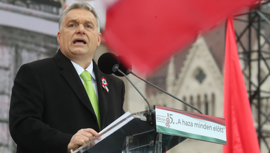 Orbán Viktor sebzett vadként rontott az ellenzéknek a nemzeti ünnepen