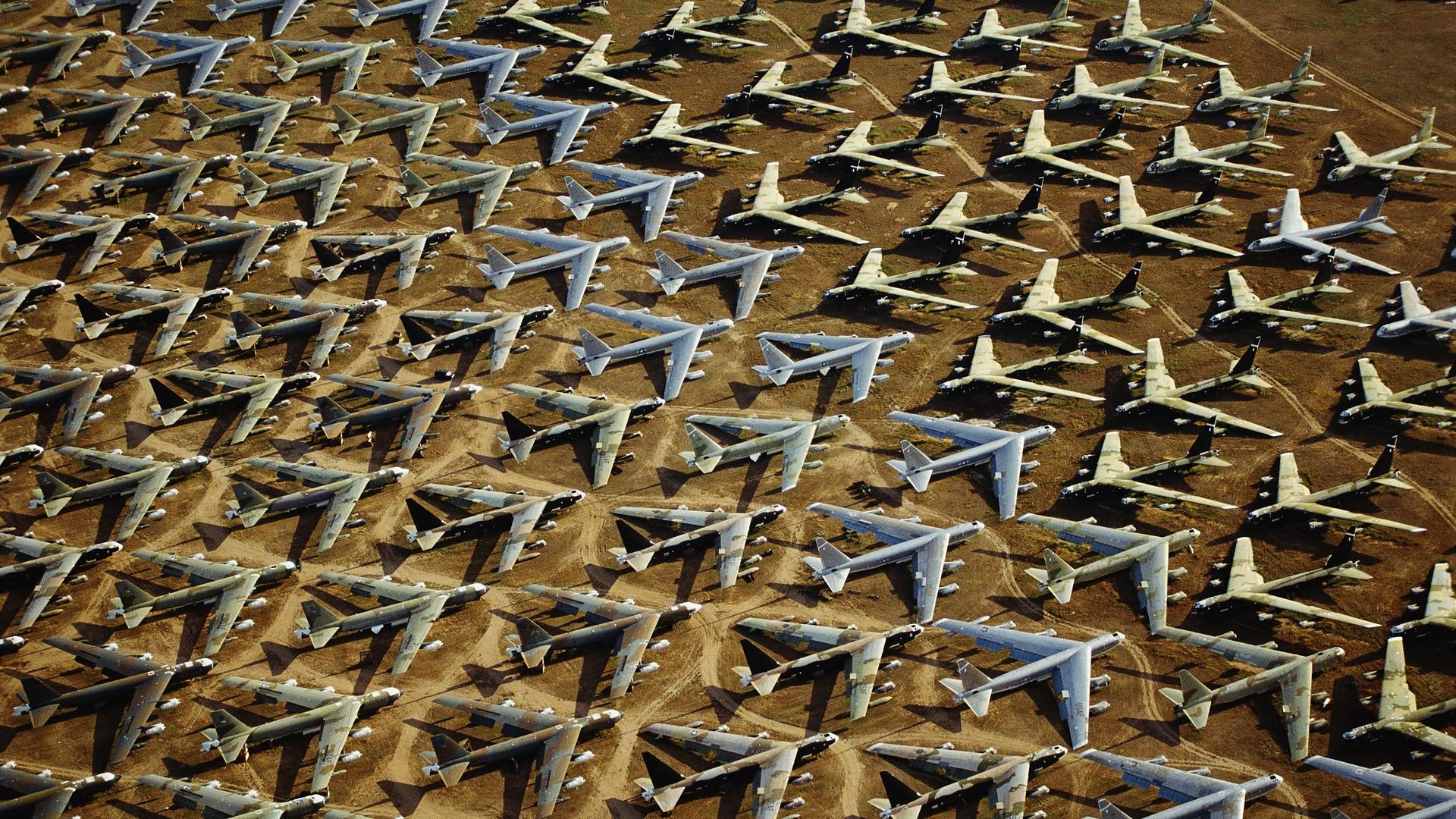 1920x1080xboeing-b-52-stratofortress-bombers-in-storage-at-davis-monthan-afb_jpg_pagespeed_ic_uiv3lthhkw.jpg