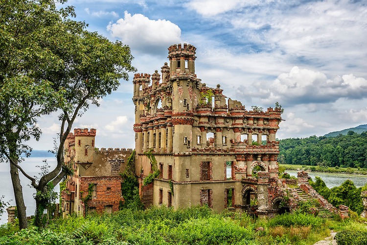 South-View-Ruins-of-Bannermans-Castle.jpg