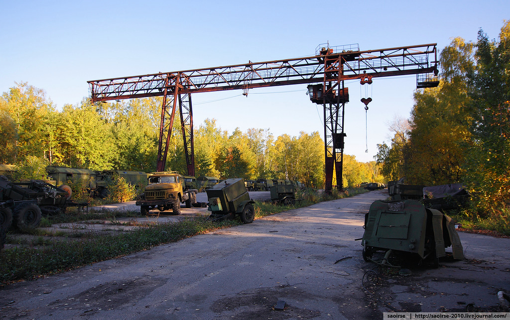 abandoned-base-soviet-military-equipment-10.jpg