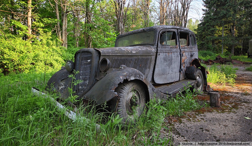 abandoned-summer-camp-retro-cars-russia-1.jpg