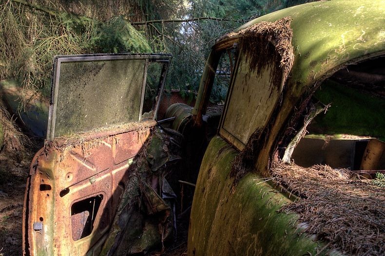 chatillon-car-graveyard-12_255b2_255d.jpg